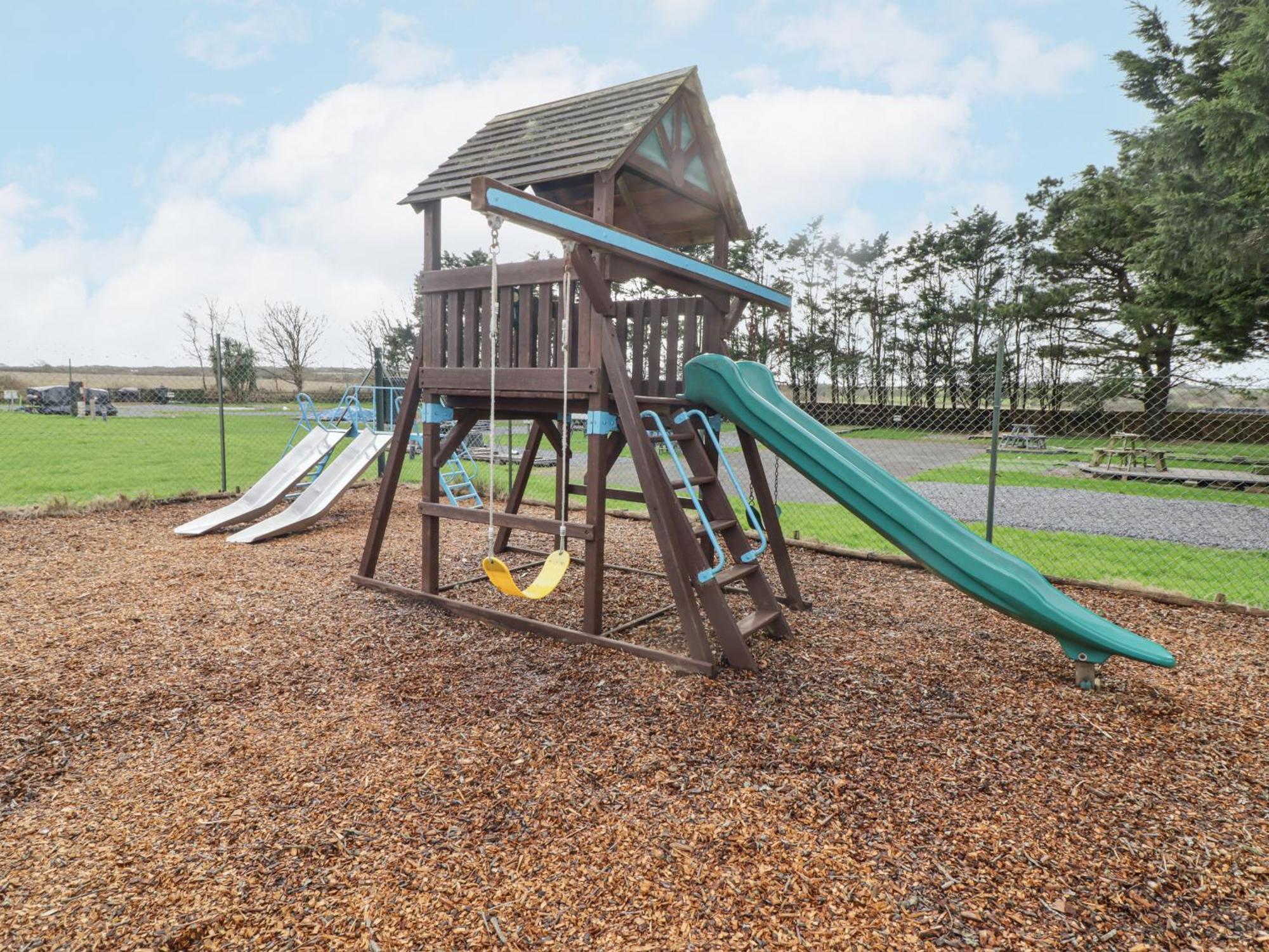 סוואנסי 48 Gower Holiday Village מראה חיצוני תמונה
